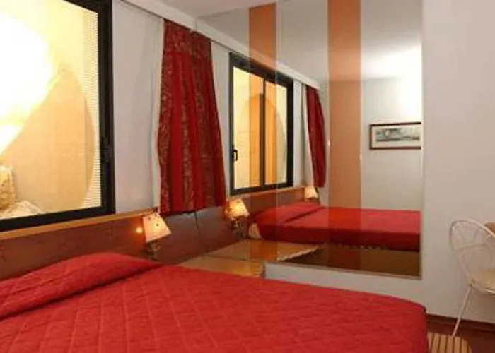 Le Quai Des Princes Otel 4*