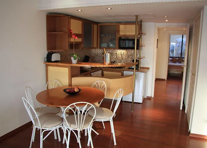 Le Quai Des Princes Отель 4*