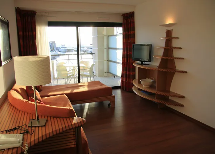 Le Quai Des Princes Отель 4*