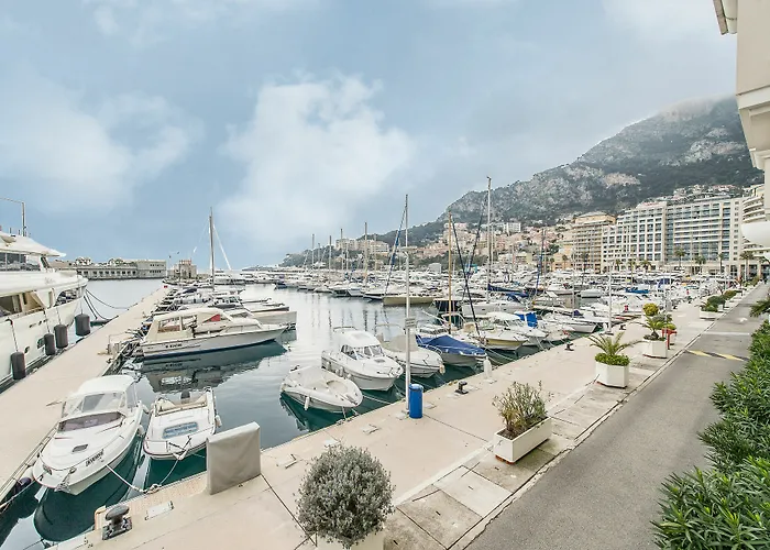Le Quai Des Princes Отель