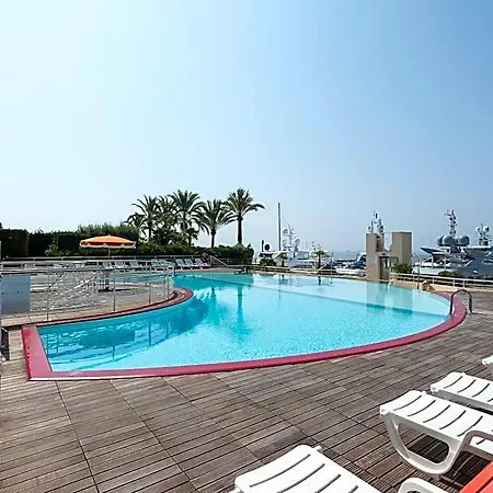 Hotel Le Quai Des Princes 4*
