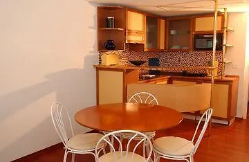 Le Quai Des Princes Hotel