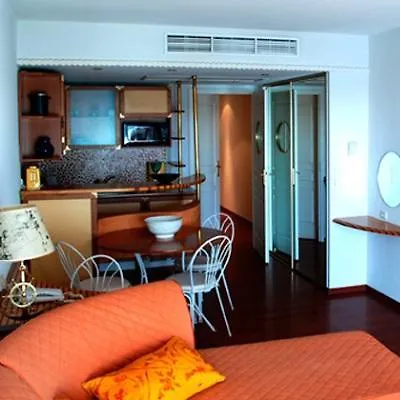 Le Quai Des Princes 4* カップダイユ