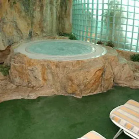 Le Quai Des Princes Hotel