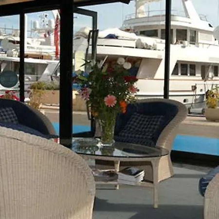 ホテル Le Quai Des Princes 4*