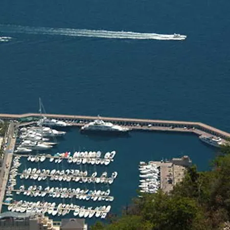 Le Quai Des Princes 4*