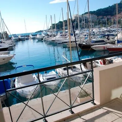 ホテル Le Quai Des Princes 4*