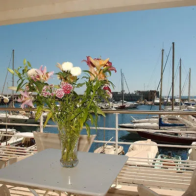 Le Quai Des Princes 4*