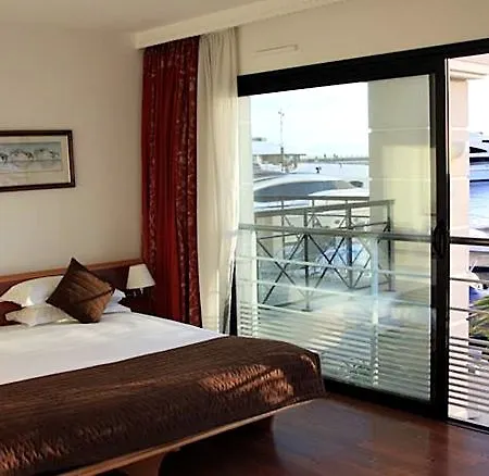 ホテル Le Quai Des Princes 4*