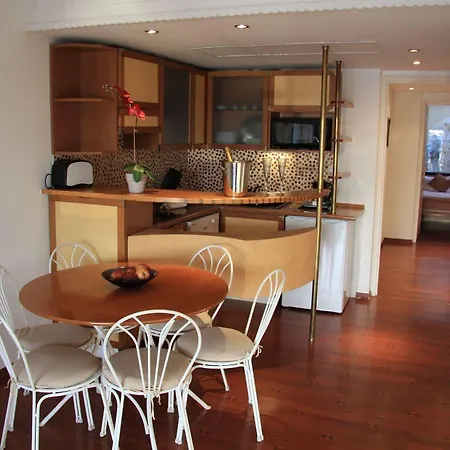 Le Quai Des Princes Hotell 4*