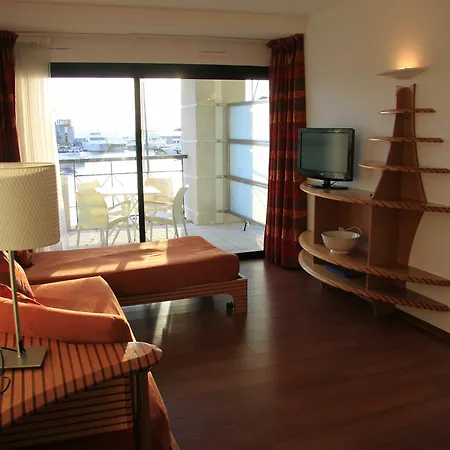 Le Quai Des Princes Hotell 4*