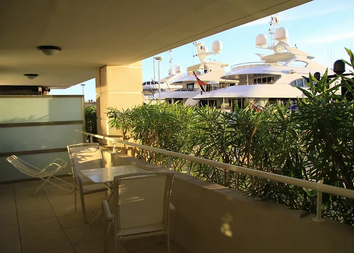 Le Quai Des Princes Otel