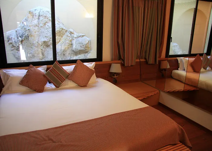 Le Quai Des Princes Otel 4*